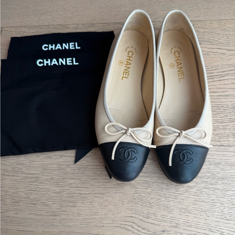 Authentic Chanel Lambskin Ballet Flats Beige and Black